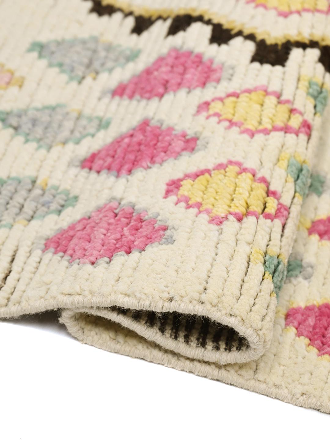 Tapis multicolore en laine noue a la main en provenance d'Afghanistan avec des motifs de diamants geometriques