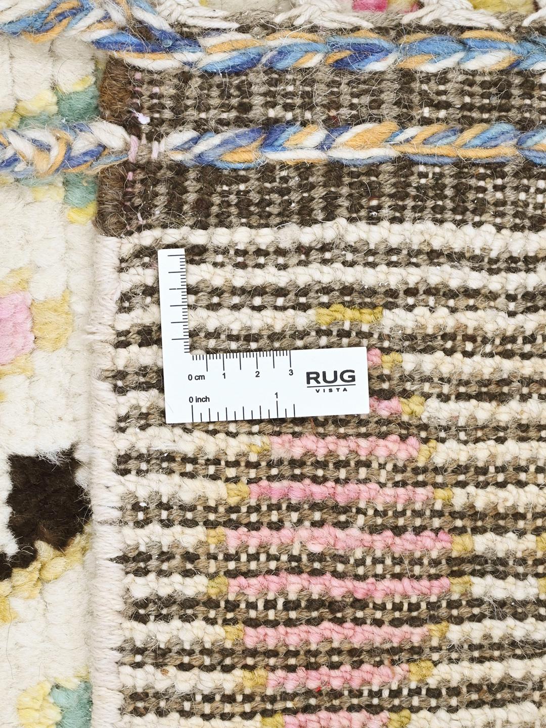Tapis multicolore en laine noue a la main en provenance d'Afghanistan avec des motifs de diamants geometriques