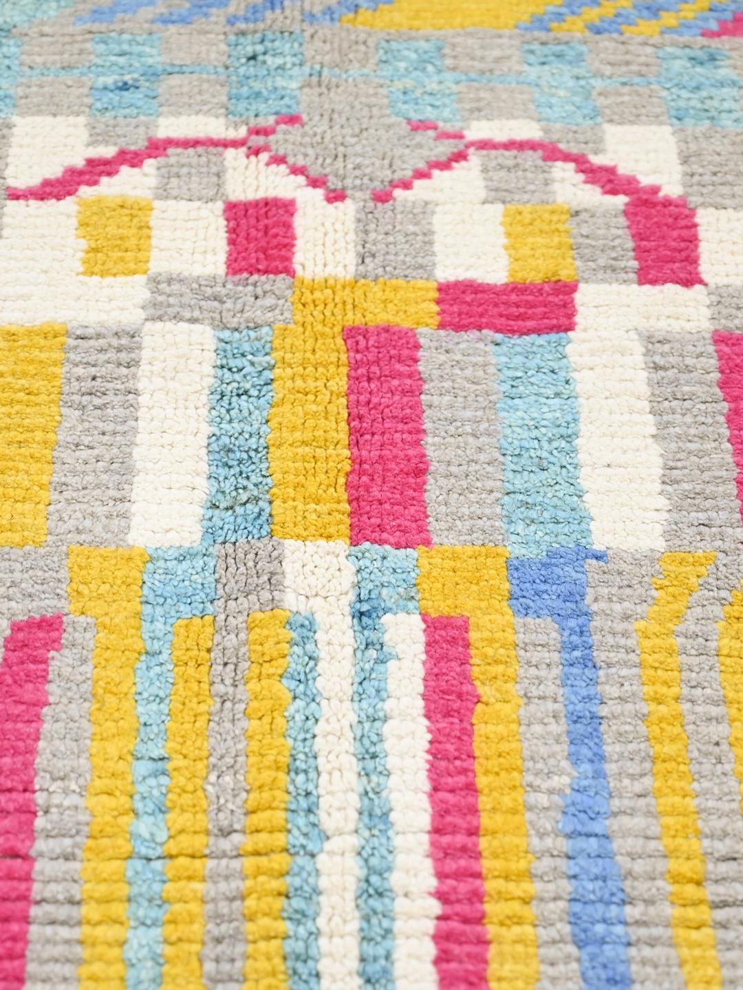 Handgeknoopt multicolor wollen vloerkleed uit Afghanistan met geometrische stammenpatronen