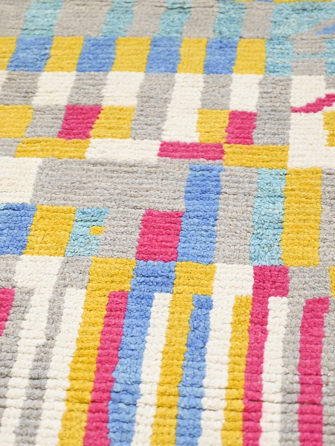 Handgeknoopt multicolor wollen vloerkleed uit Afghanistan met geometrische stammenpatronen