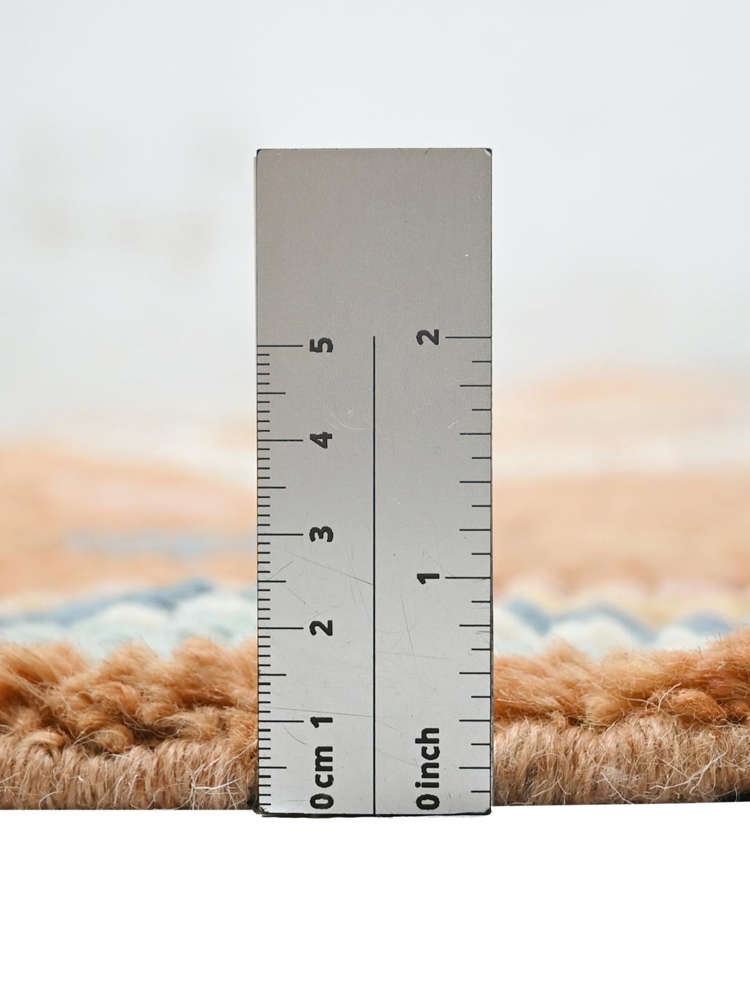 Handgeknoopt rond wollen tapijt uit Afghanistan in bruin en blauw met tribale ruitpatronen