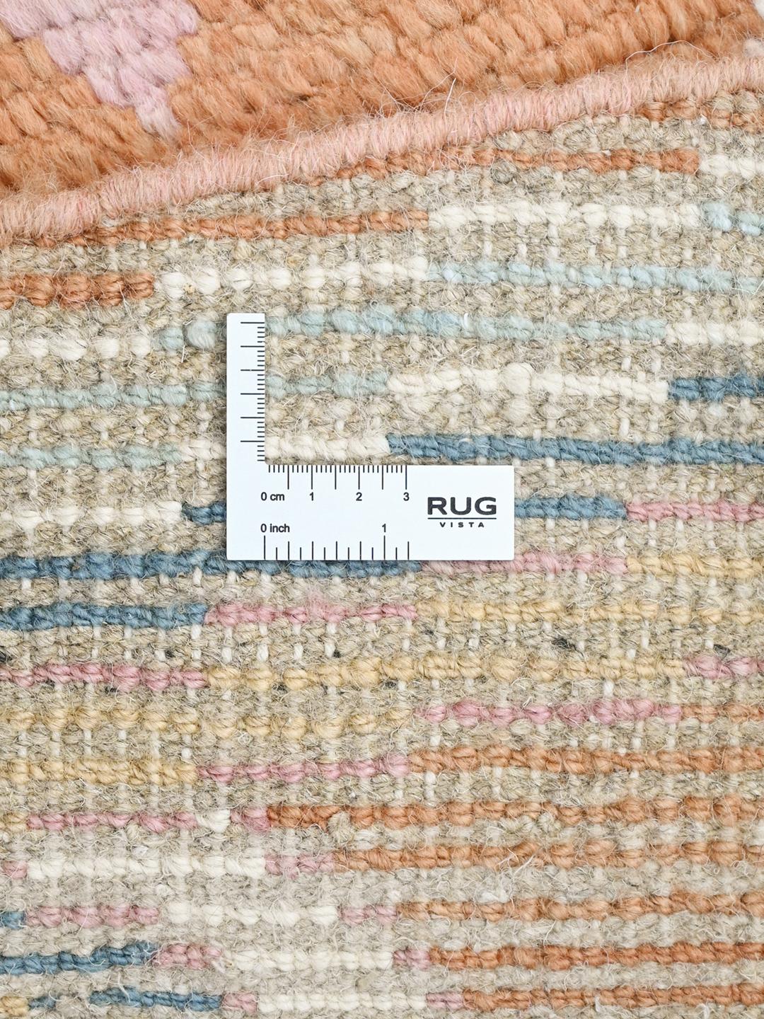 Handgeknoopt rond wollen tapijt uit Afghanistan in bruin en blauw met tribale ruitpatronen