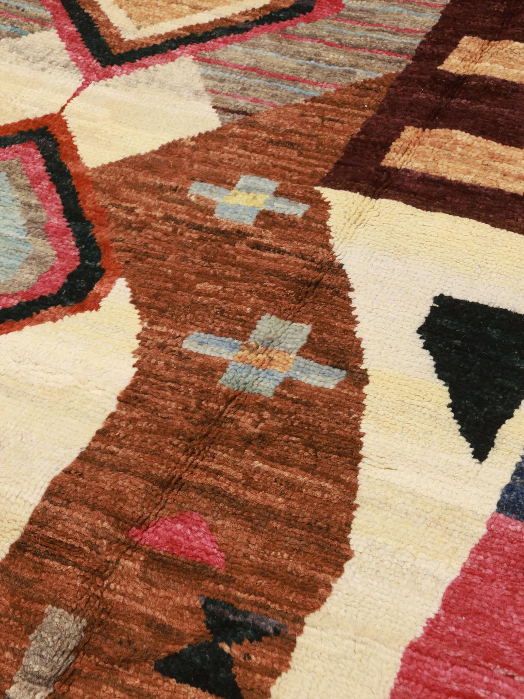 Håndknyttet afghansk tæppe med flerfarvet geometrisk design