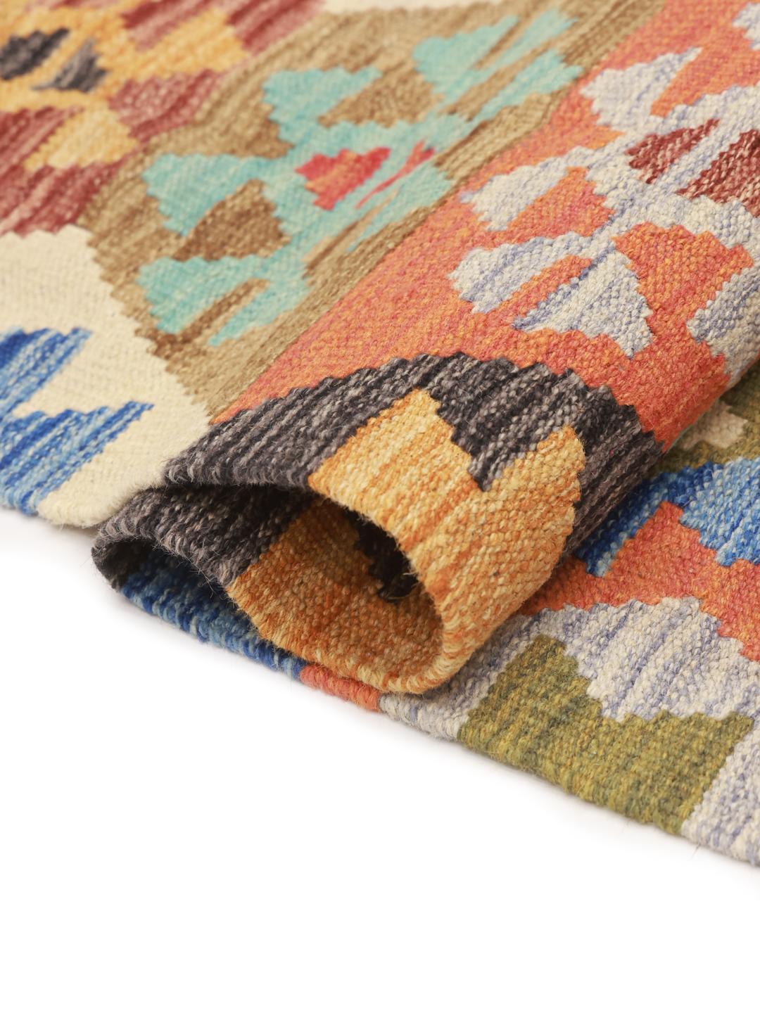 Tapis Kelim afghan rectangulaire tissé à la main avec des motifs géométriques multicolores