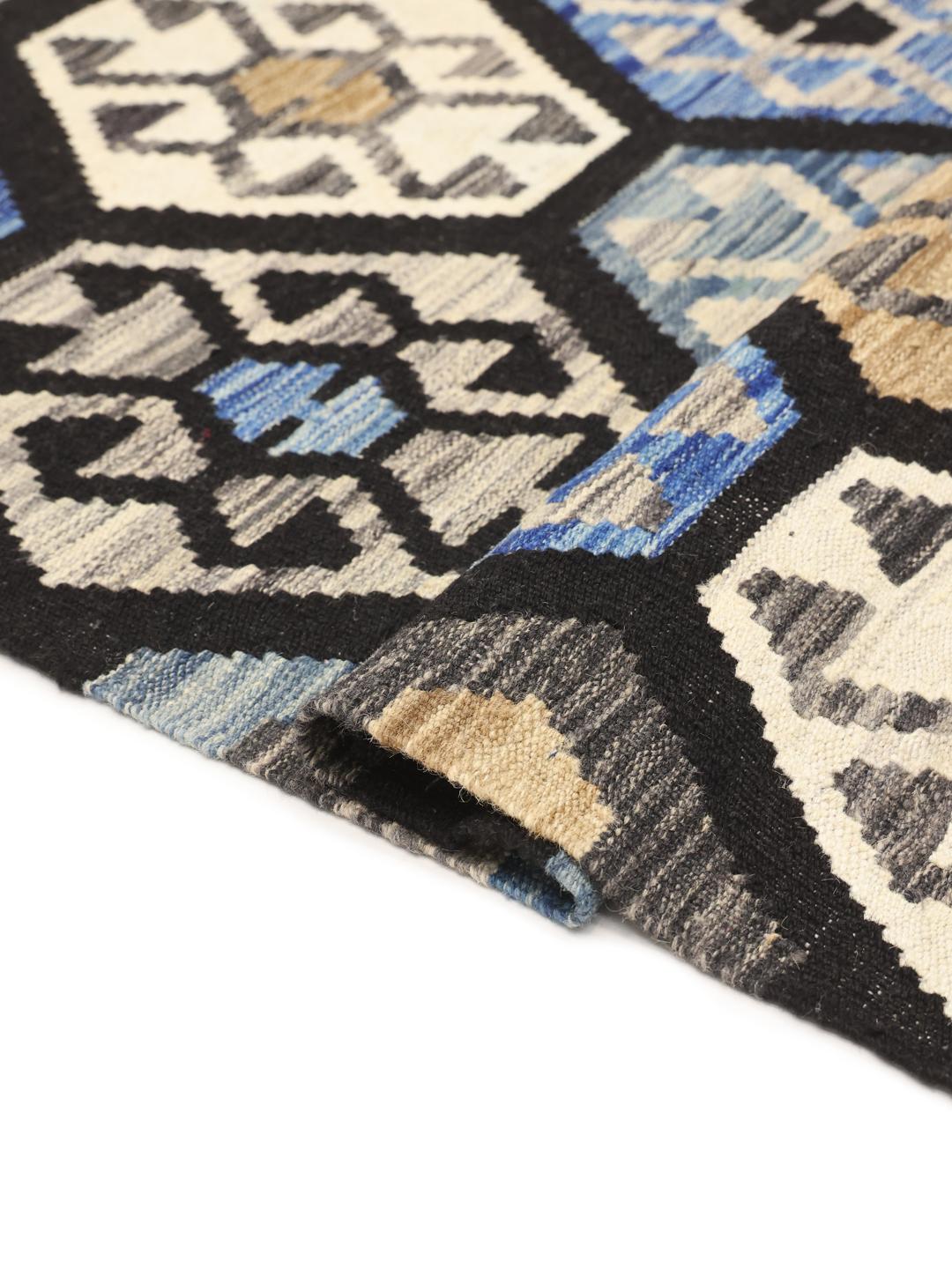 Handgeweven Afghan Kelim-tapijt met geometrische honingraatpatronen in blauw, bruin en wit.