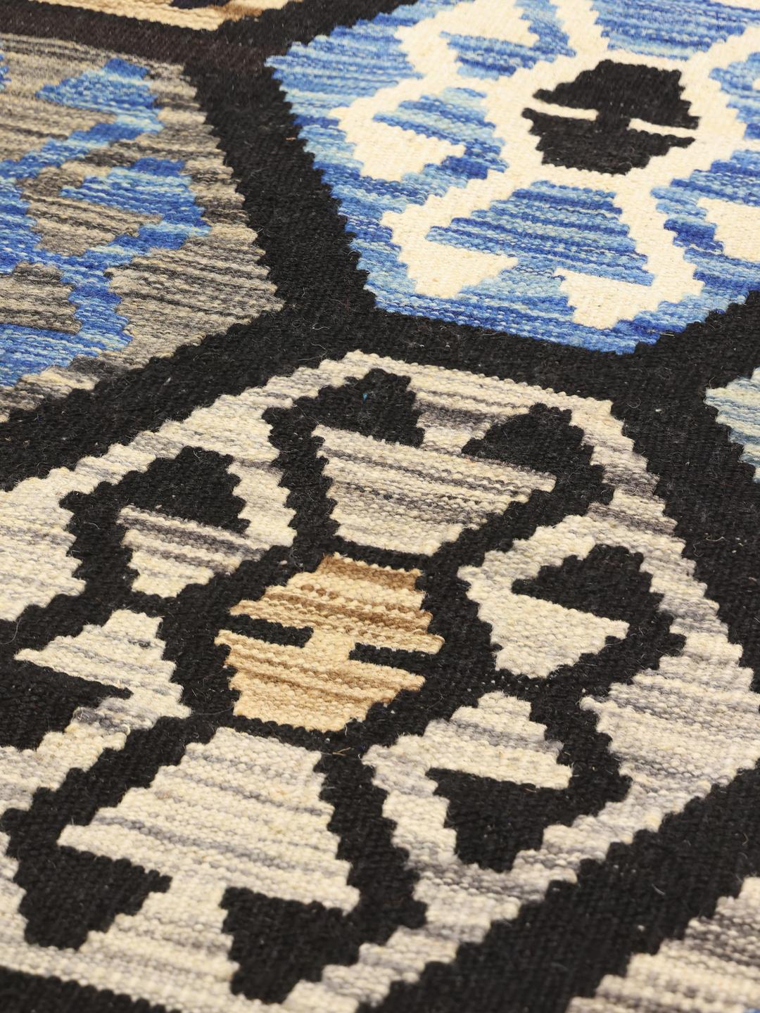 Met de hand geweven Afghan Kelim tapijt met een geometrisch patroon in veelkleurige wol
