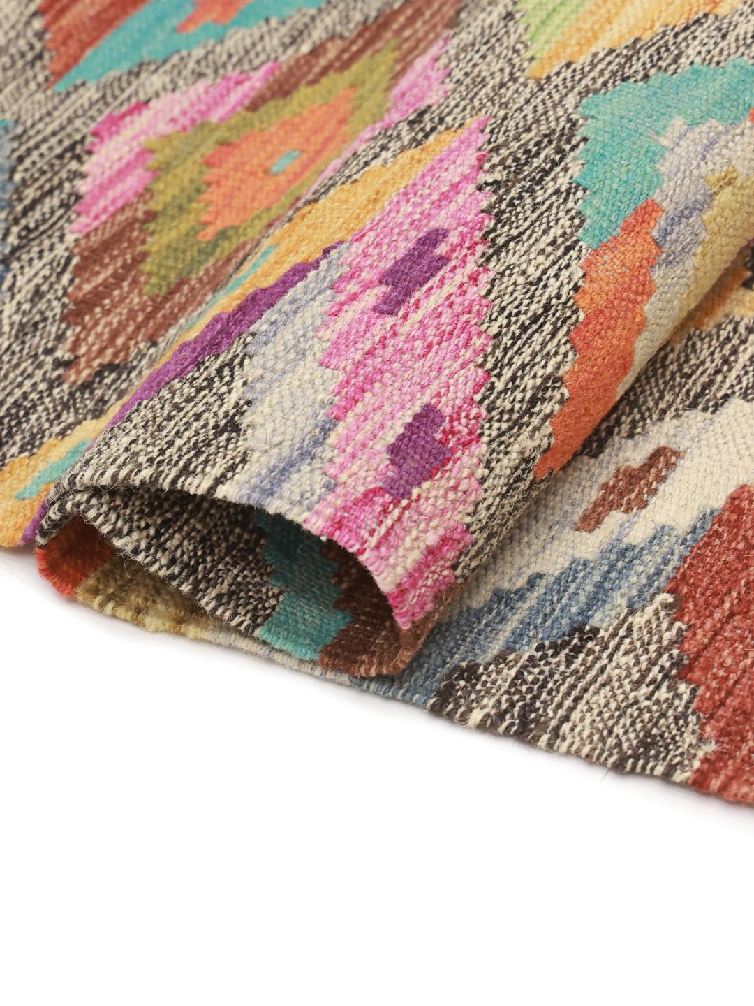 Tapis Kelim afghan tissé à la main avec un motif géométrique multicolore vibrant