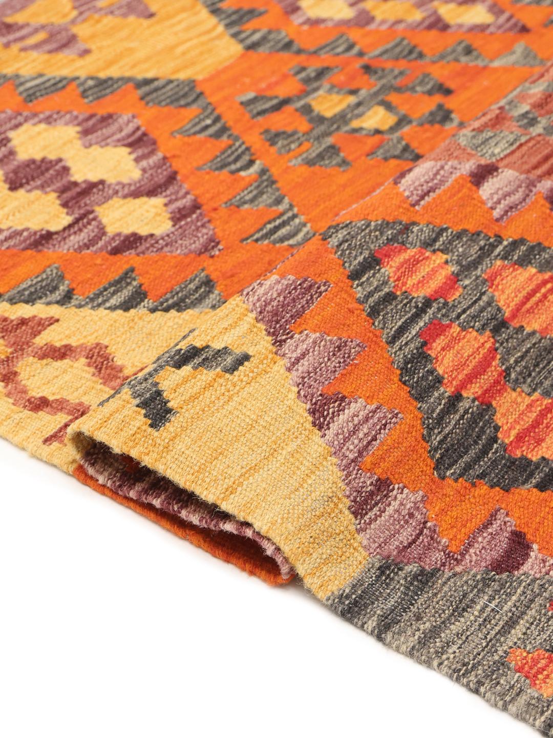 Tapis Kelim afghan tissé à la main arborant un motif géométrique multicolore en losanges