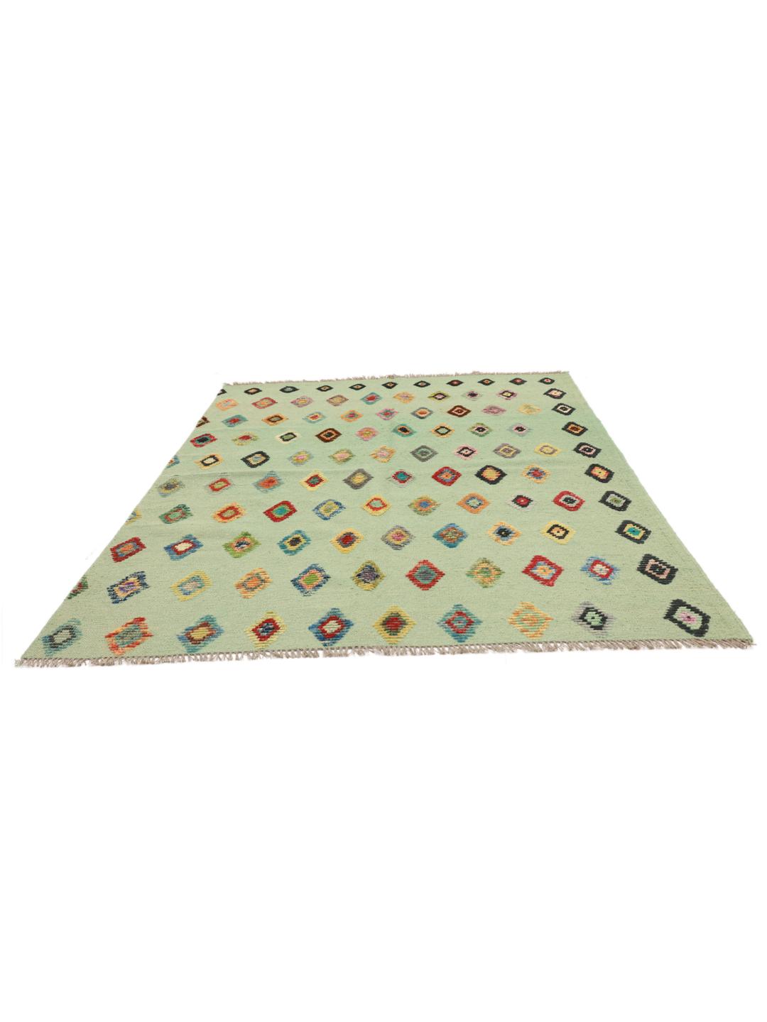 Tapis Kelim afghan tissé à la main avec une base vert clair et des motifs losanges colorés