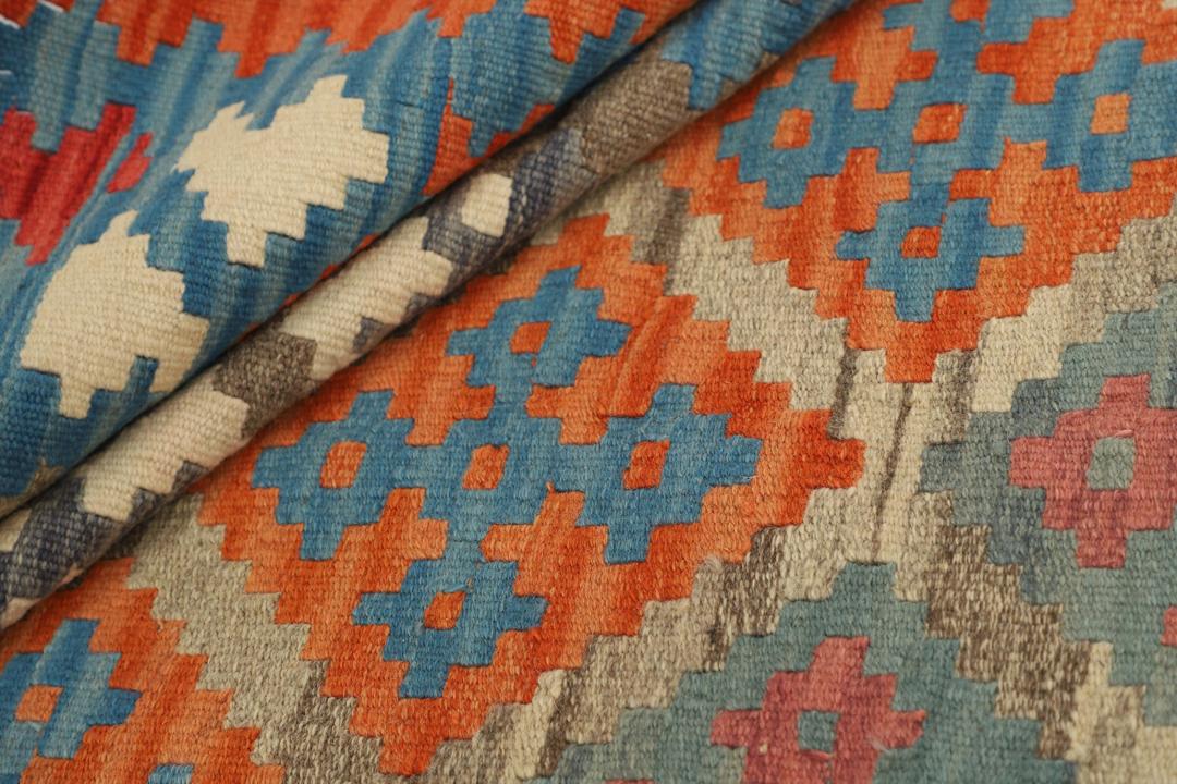 Handgeweven Kilim Qashqai tapijt met levendige geometrische patronen in veelkleurige wol.