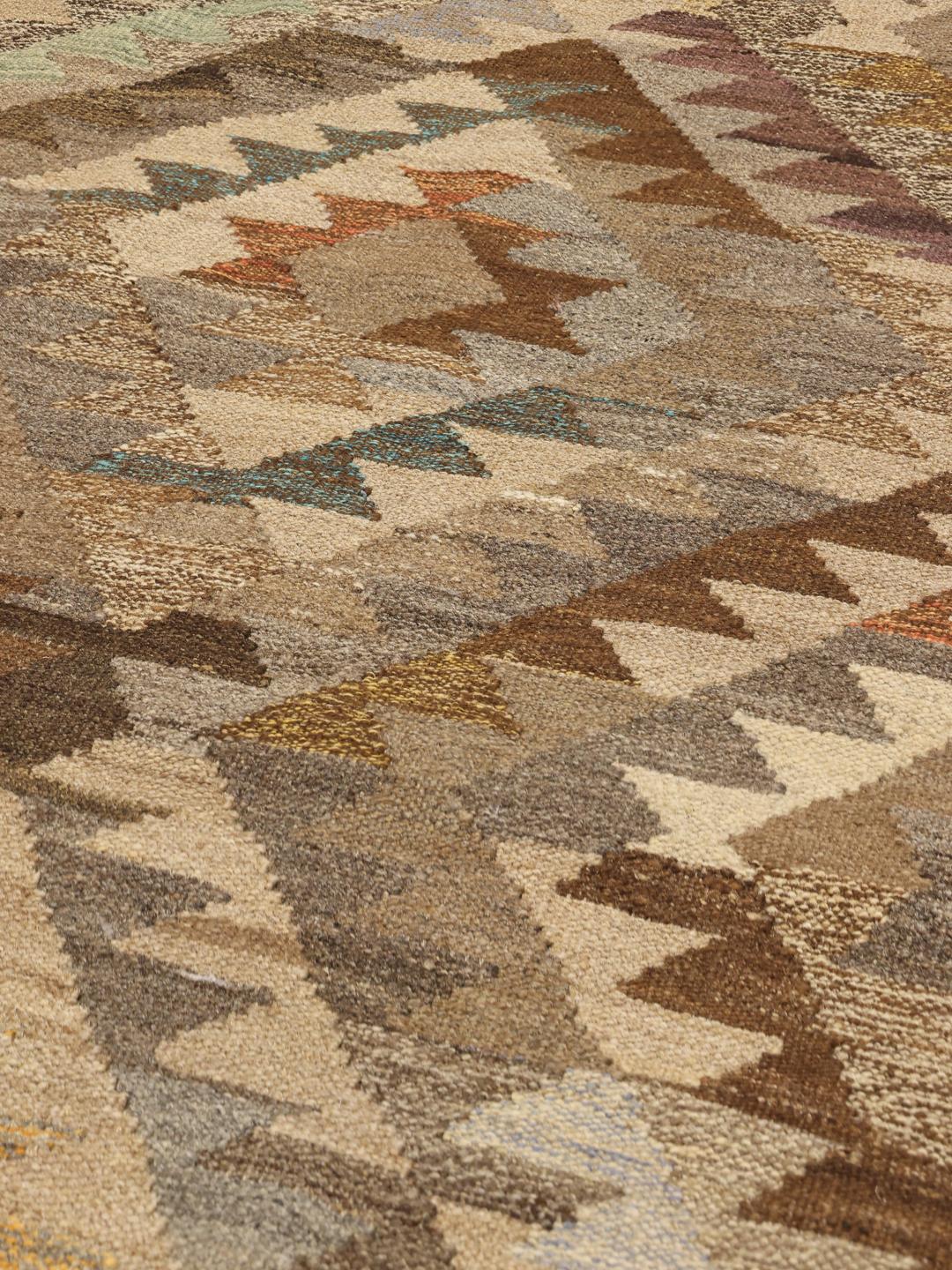 Handgeweven wollen loper uit het Midden-Oosten met beige en veelkleurige geometrische patronen