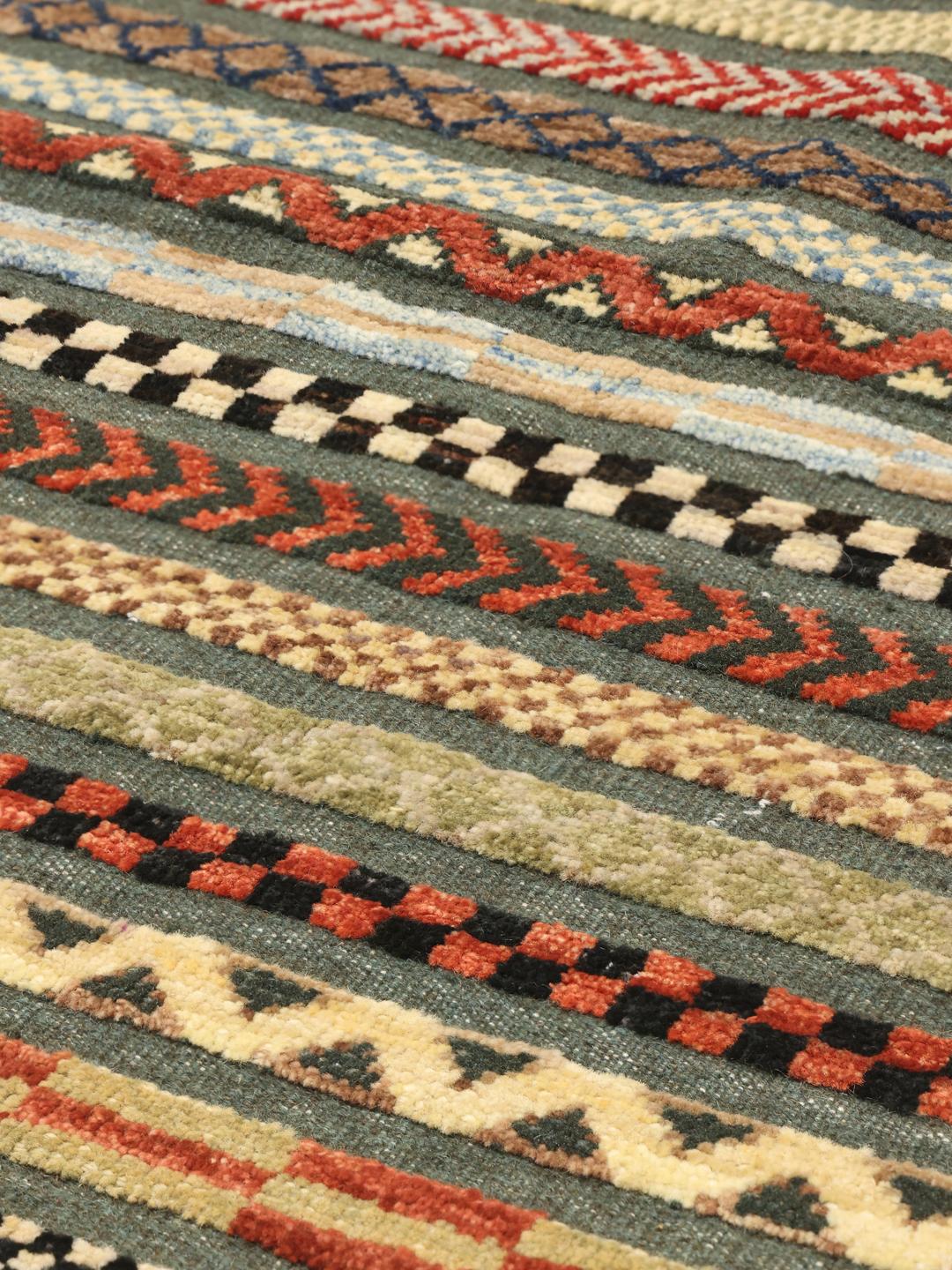 Tappeto afgano annodato a mano con vivaci strisce geometriche multicolori