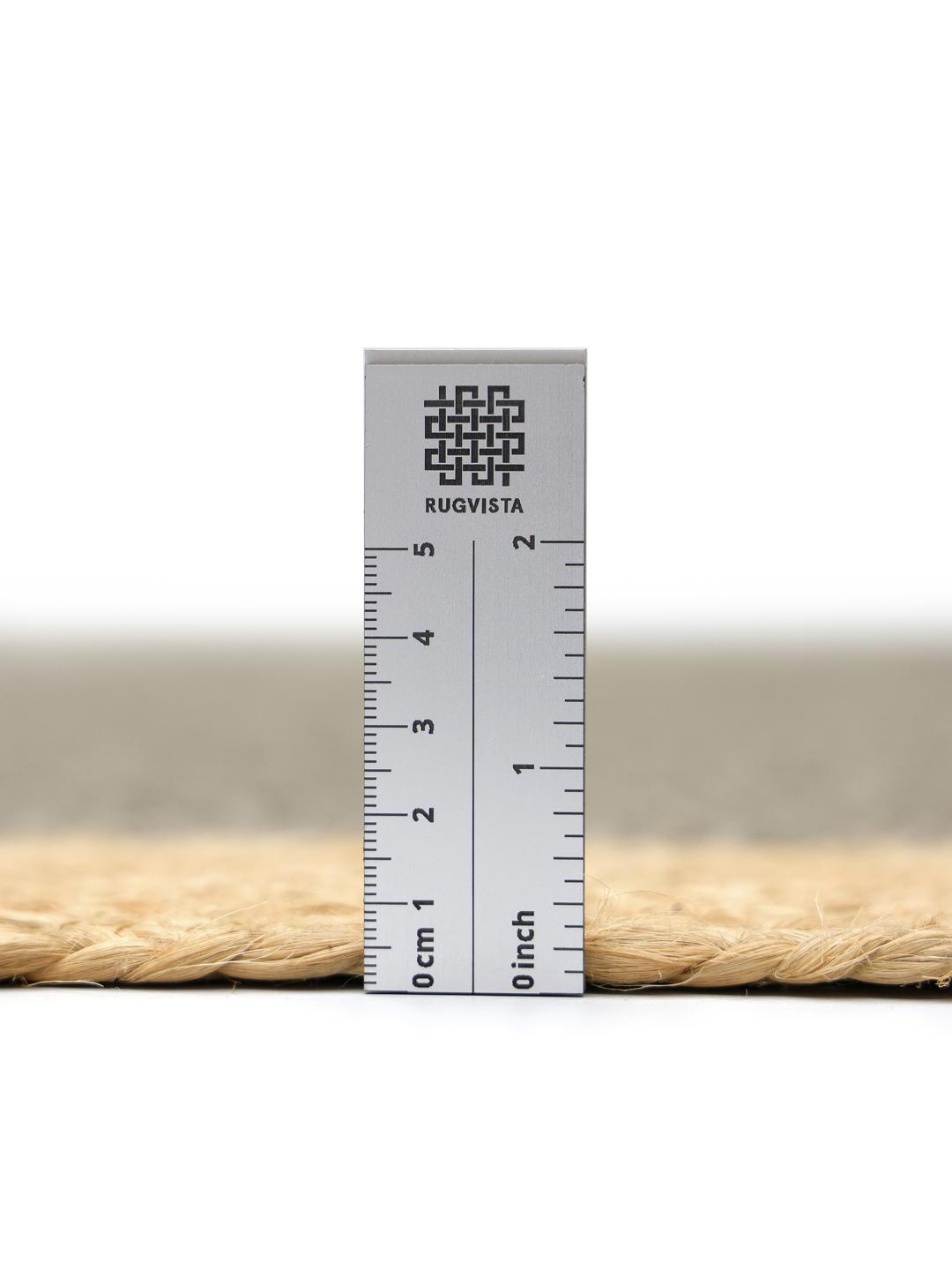 Handgeweven grijs en beige vloerkleed met een kaderontwerp