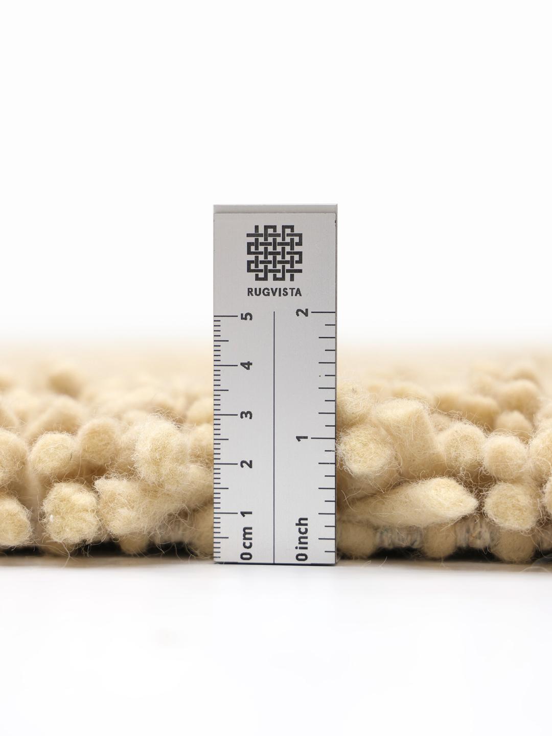Beige tapijt met een dikke pooltextuur
