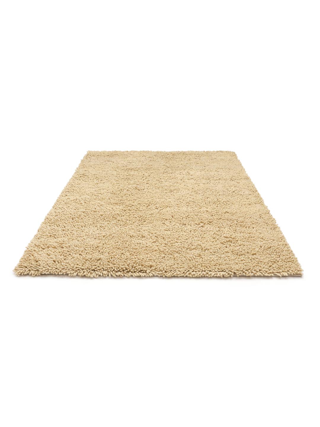 Beige tapijt met een dikke pooltextuur