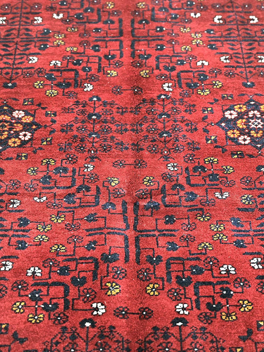 Tapis Kunduz d'Afghanistan en couleur rouge
