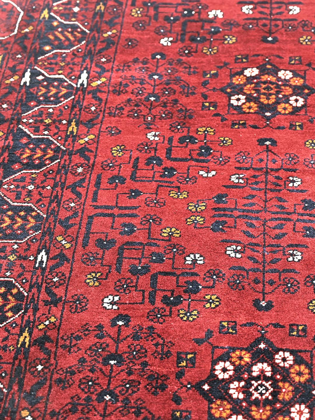 Tapis Kunduz d'Afghanistan en couleur rouge