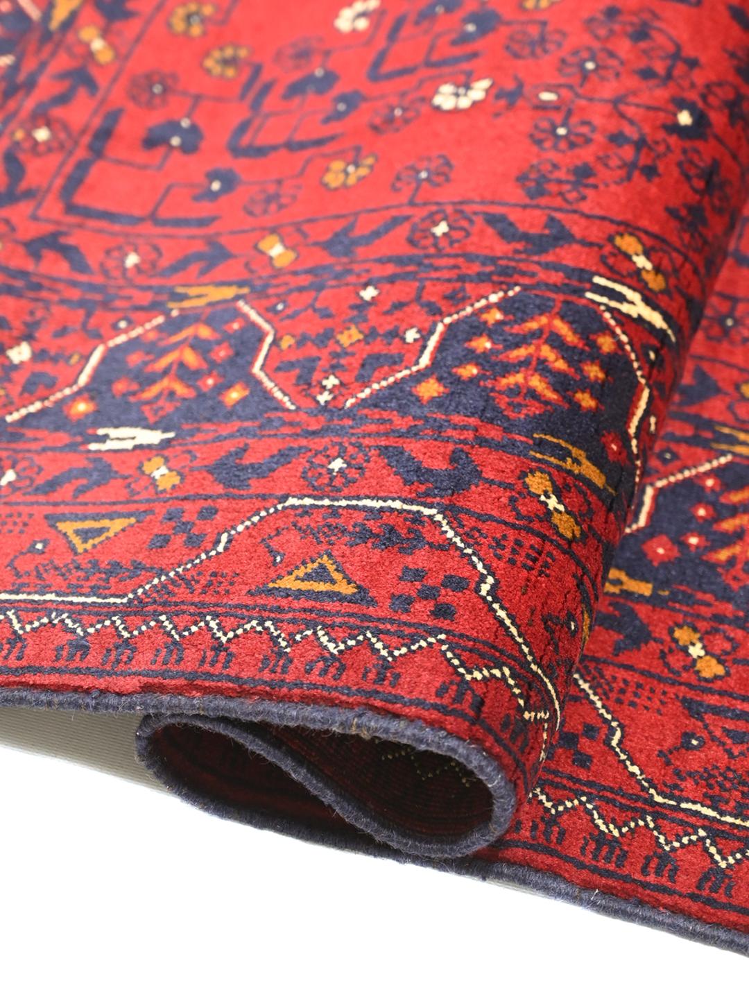 Tapis Kunduz d'Afghanistan en couleur rouge