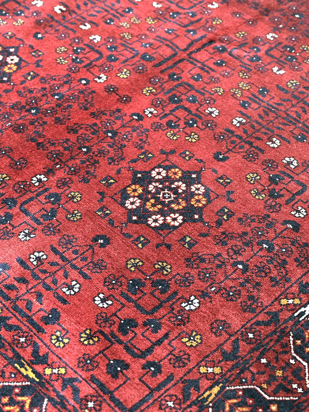 Tapis Kunduz d'Afghanistan en couleur rouge