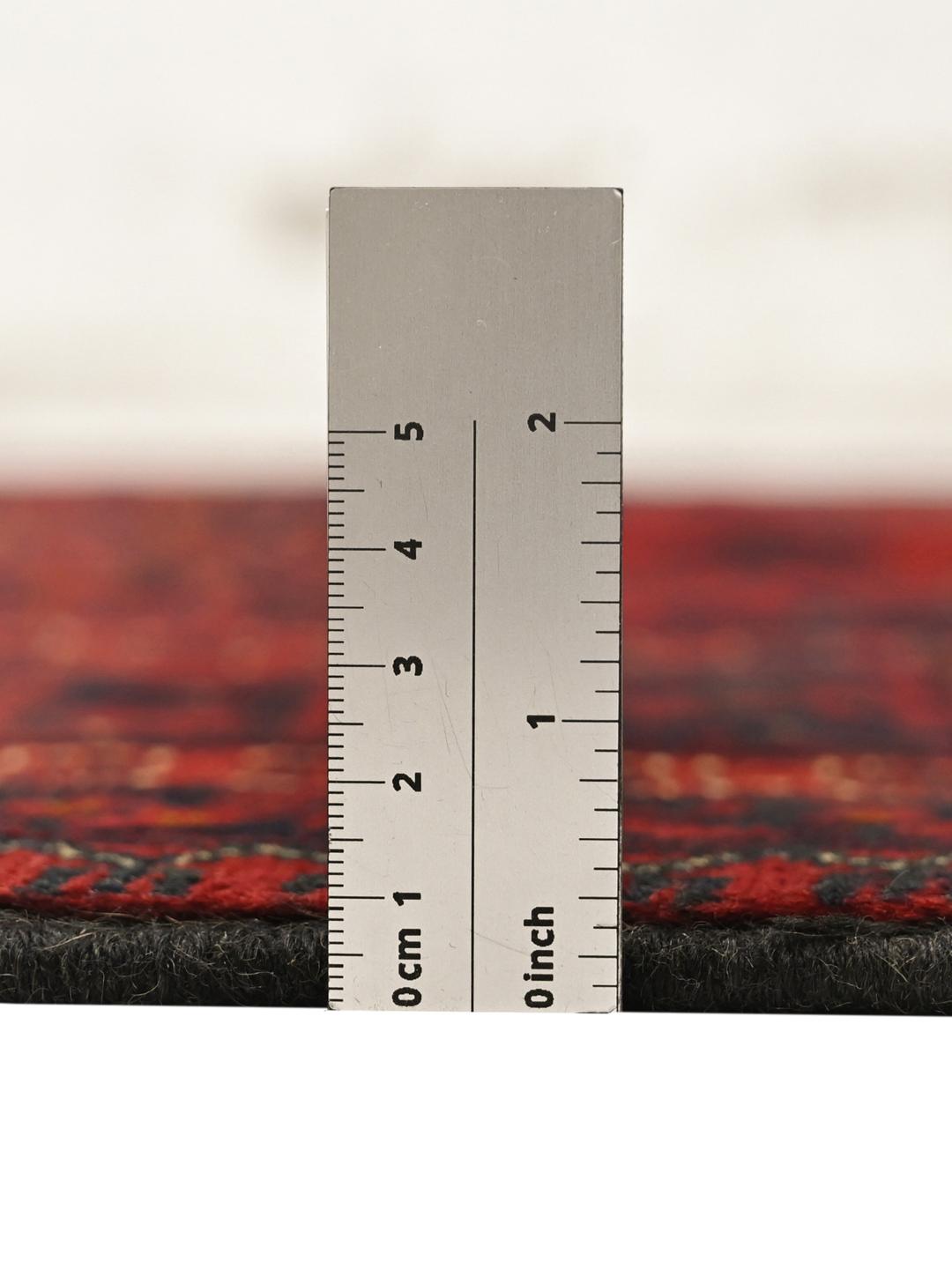 Tapis Kunduz noué main d'Afghanistan rouge profond avec motifs géométriques