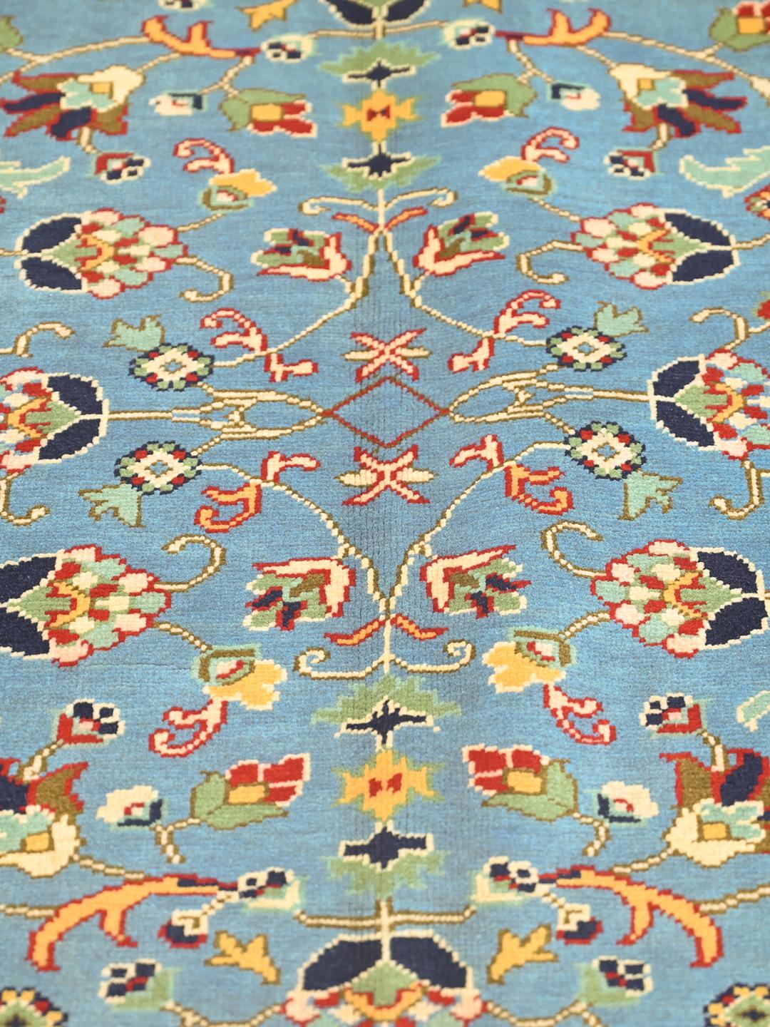 Handgeknoopt Afghaans Kunduz-tapijt in blauw met bloemmotieven