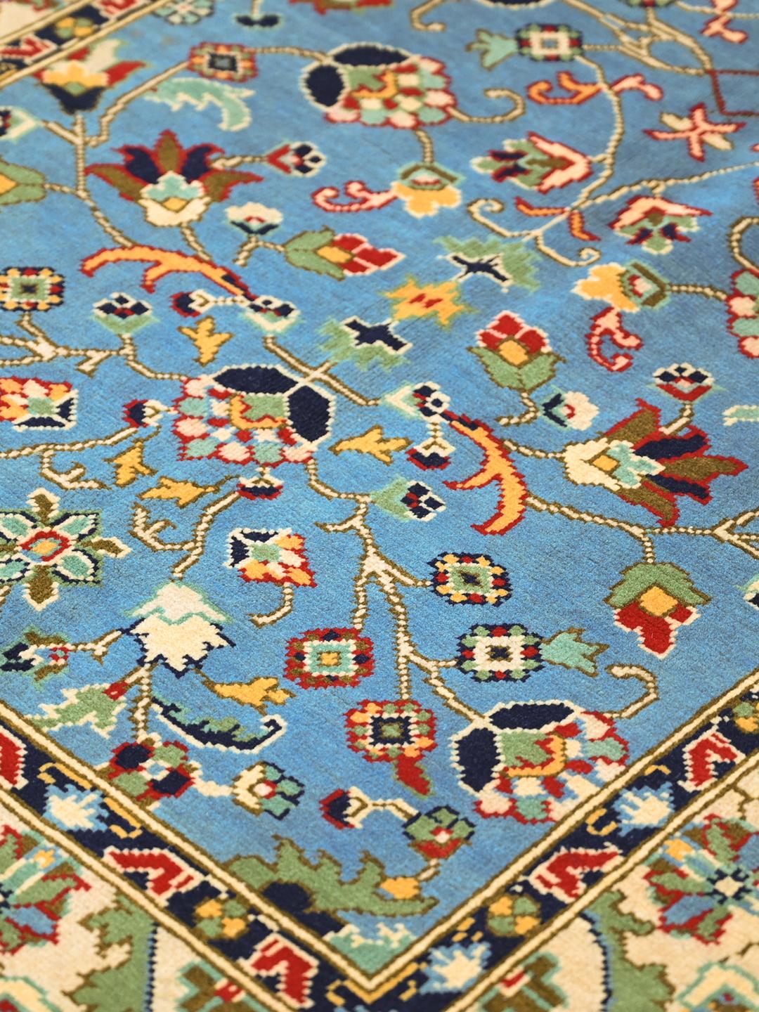 Handgeknoopt Afghaans Kunduz-tapijt in blauw met bloemmotieven