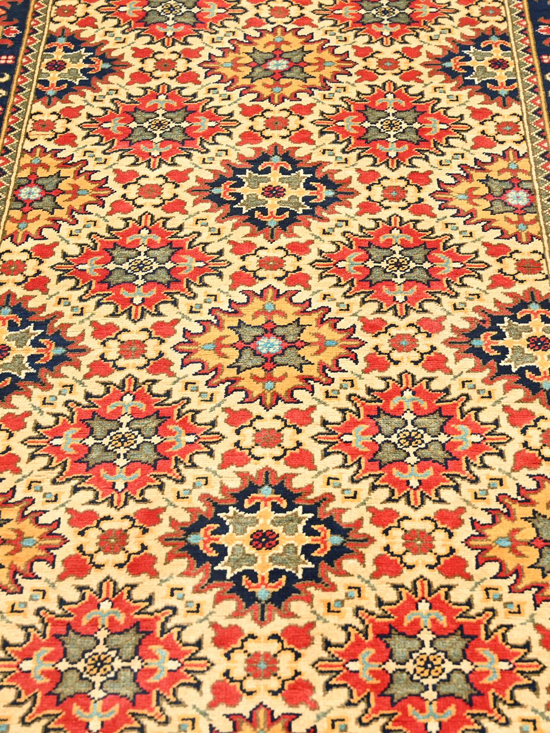 Tapis de couloir Kunduz noué à la main venant d'Afghanistan dans des tons rouges et bleus