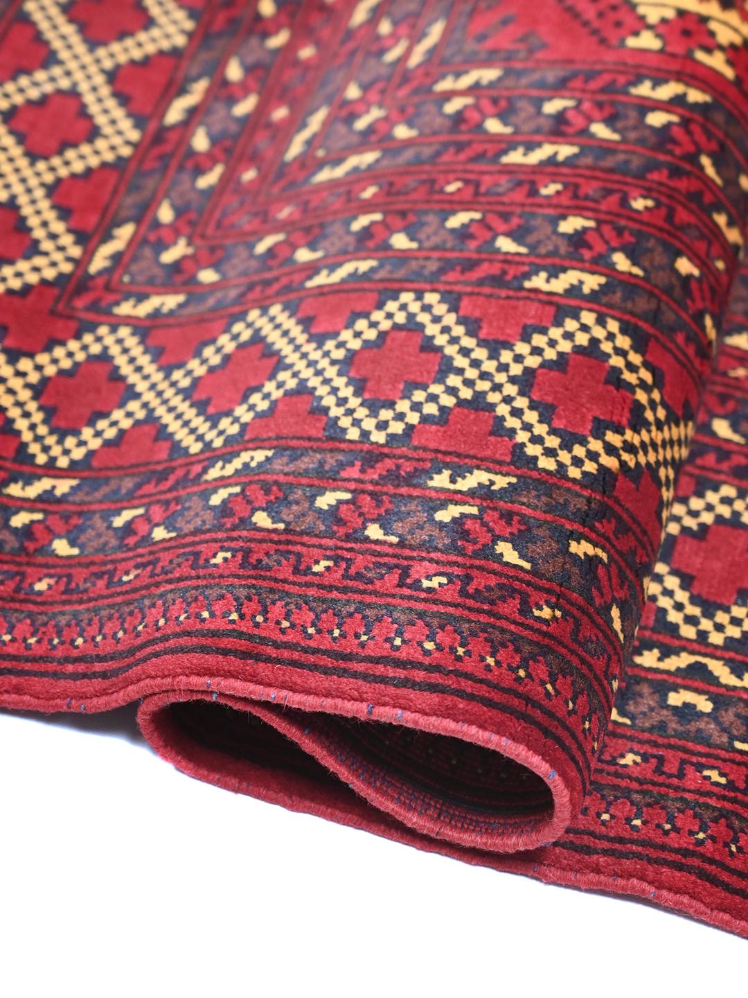 Handgemaakt rood Kunduz-tapijt met geometrische motieven uit Afghanistan