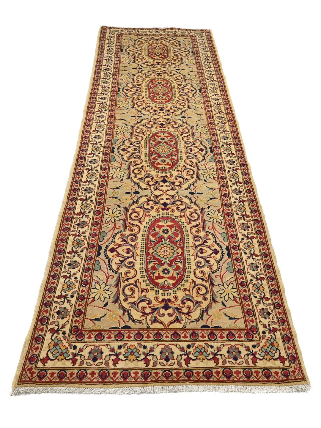 Tapis couloir afghan fait main en beige avec des motifs detailles