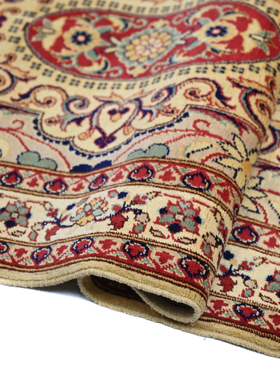 Tapis couloir afghan fait main en beige avec des motifs detailles
