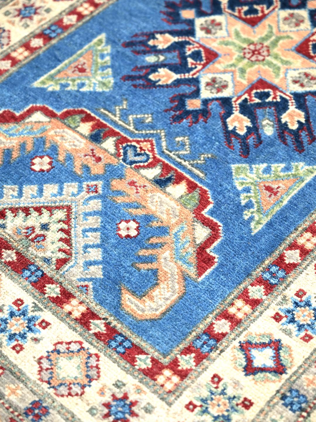 Handgeknoopte Kazak Fine wollen loper uit Afghanistan in blauw en beige