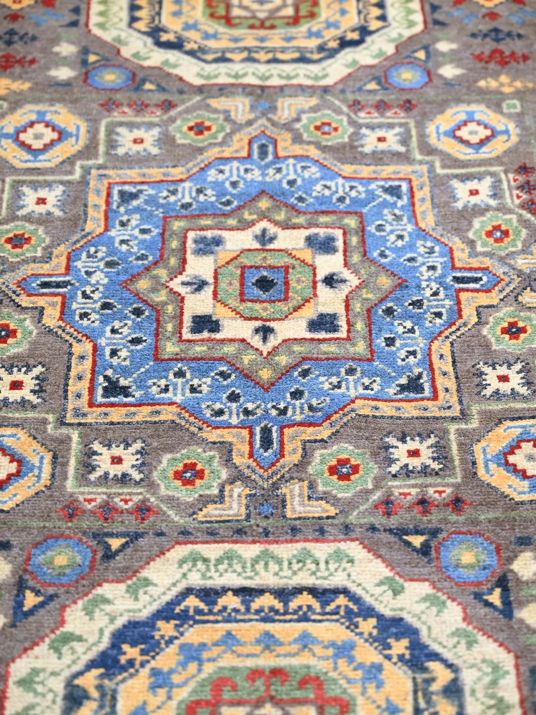 Handgeknüpfter Kazak Fine Wollteppich aus Afghanistan in Dunkelgrau und Blau