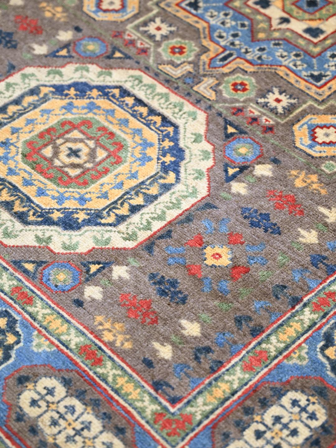 Handgeknüpfter Kazak Fine Wollteppich aus Afghanistan in Dunkelgrau und Blau