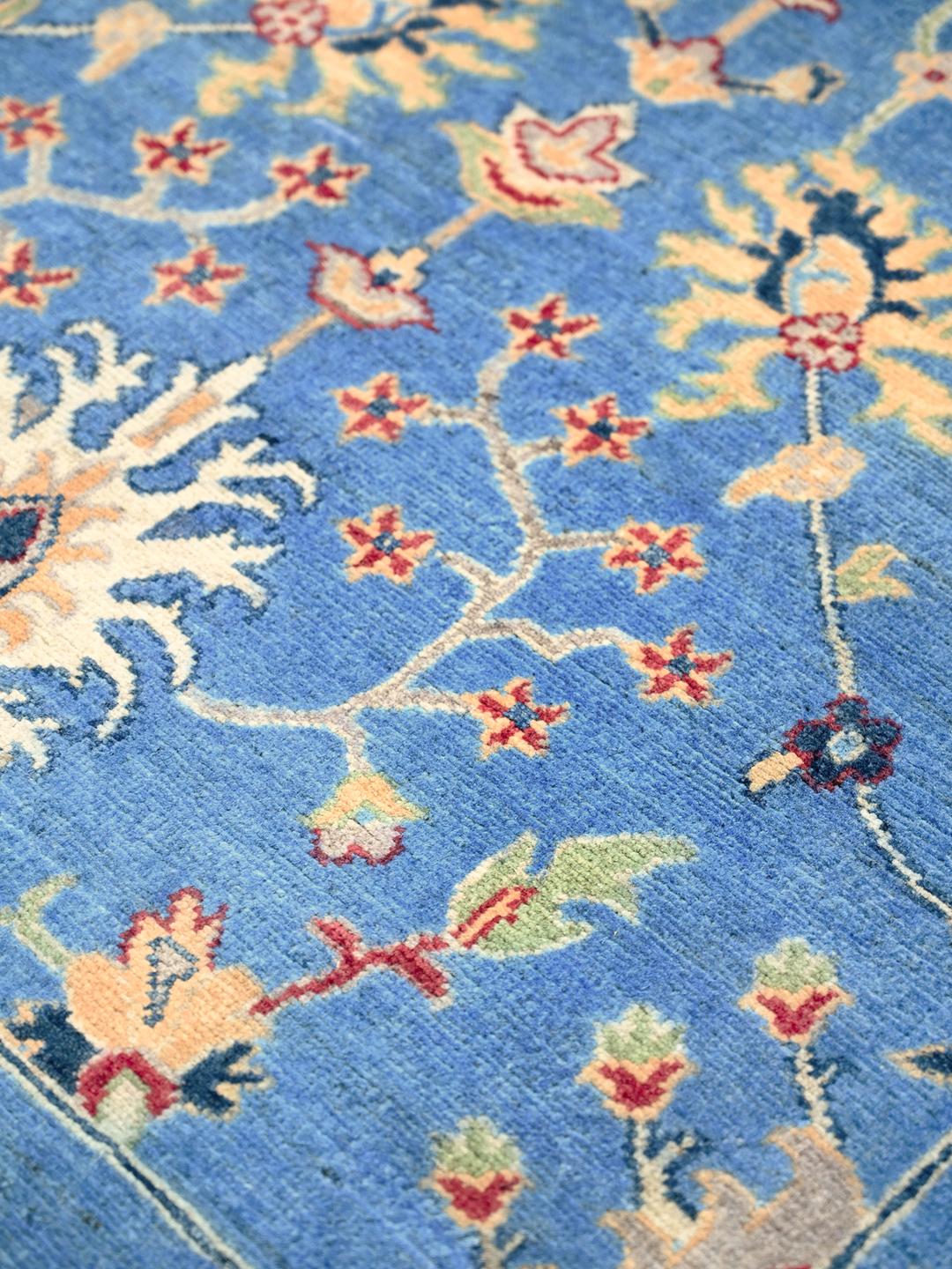 Handgeknoopt Kazak Fine wollen tapijt uit Afghanistan in blauw en beige met bloemmotieven