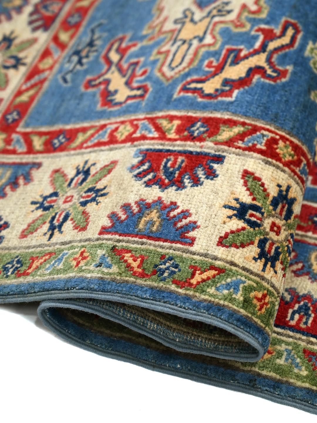 Handgeknoopt Kazak Fine wollen tapijt uit Afghanistan in blauw en meerkleurig