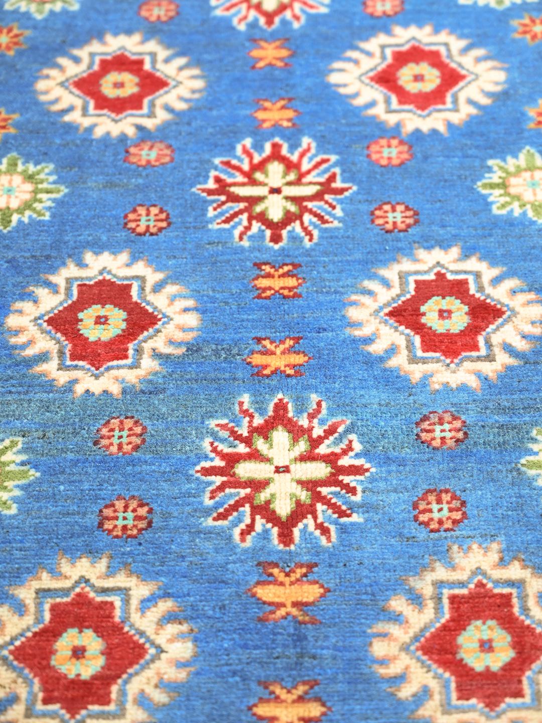 Handgeknoopt Kazak Fine wollen vloerkleed in blauw en rood uit Afghanistan