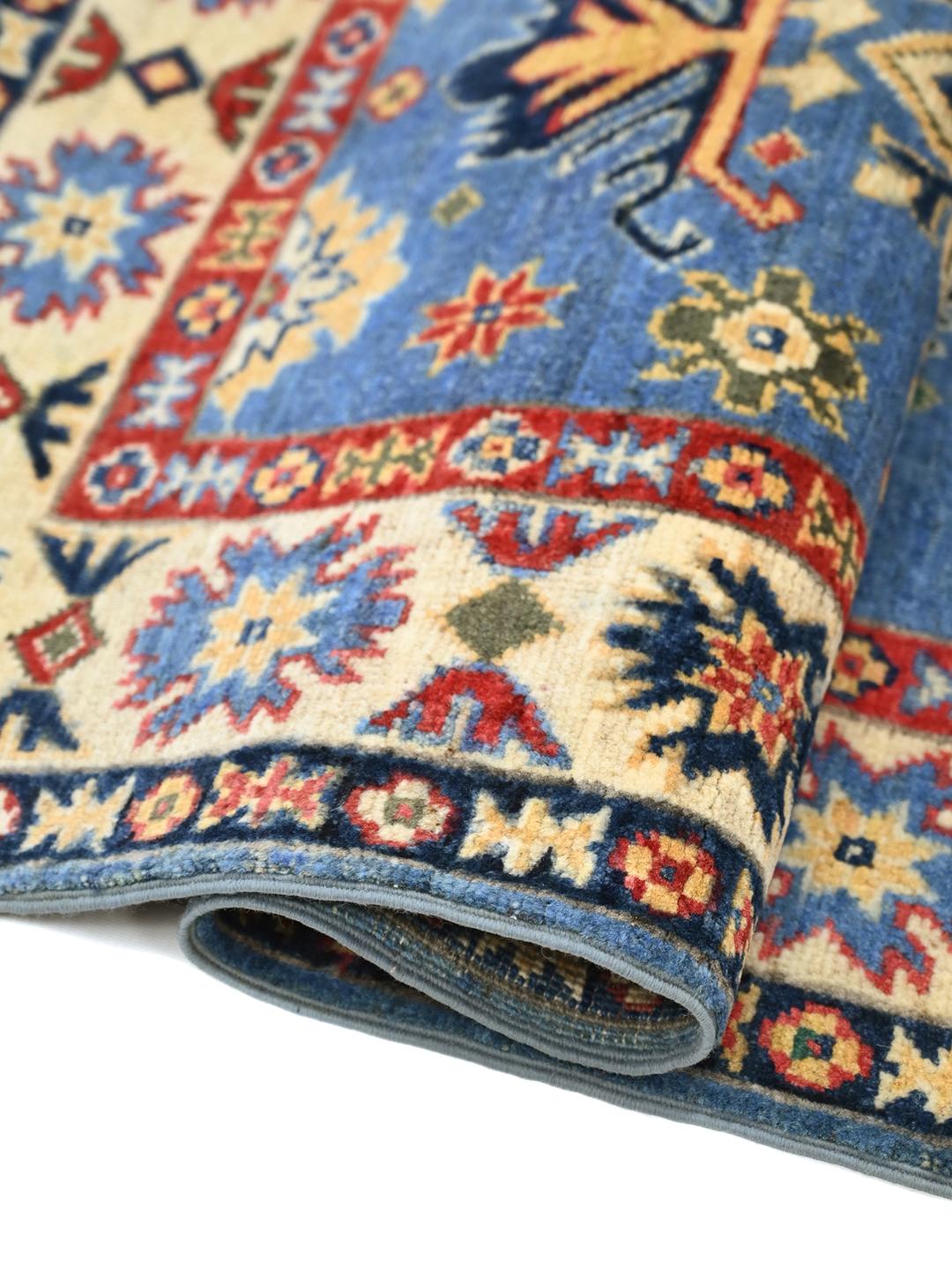 Handgeknoopt Kazak Fine tapijt uit Afghanistan in blauw en meerkleurig