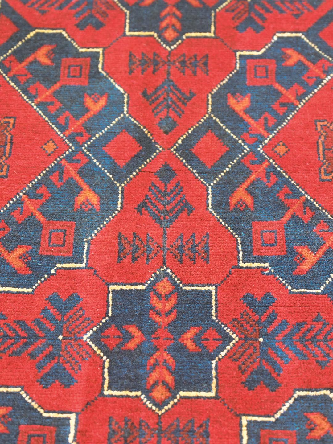 Tapis Afghan Khal Mohammadi noué à la main en laine rouge et bleu foncé