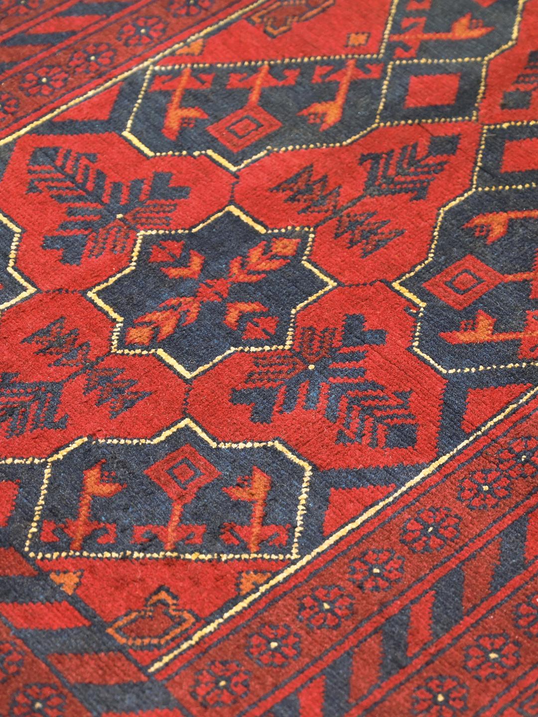 Tapis Afghan Khal Mohammadi noué à la main en laine rouge et bleu foncé