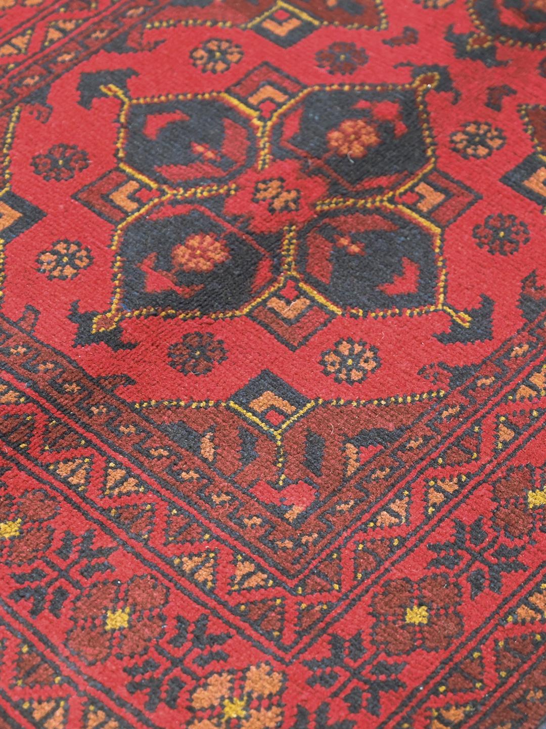 Handgeknoopt rood Afghaans Khal Mohammadi-kleed met medaillonpatronen