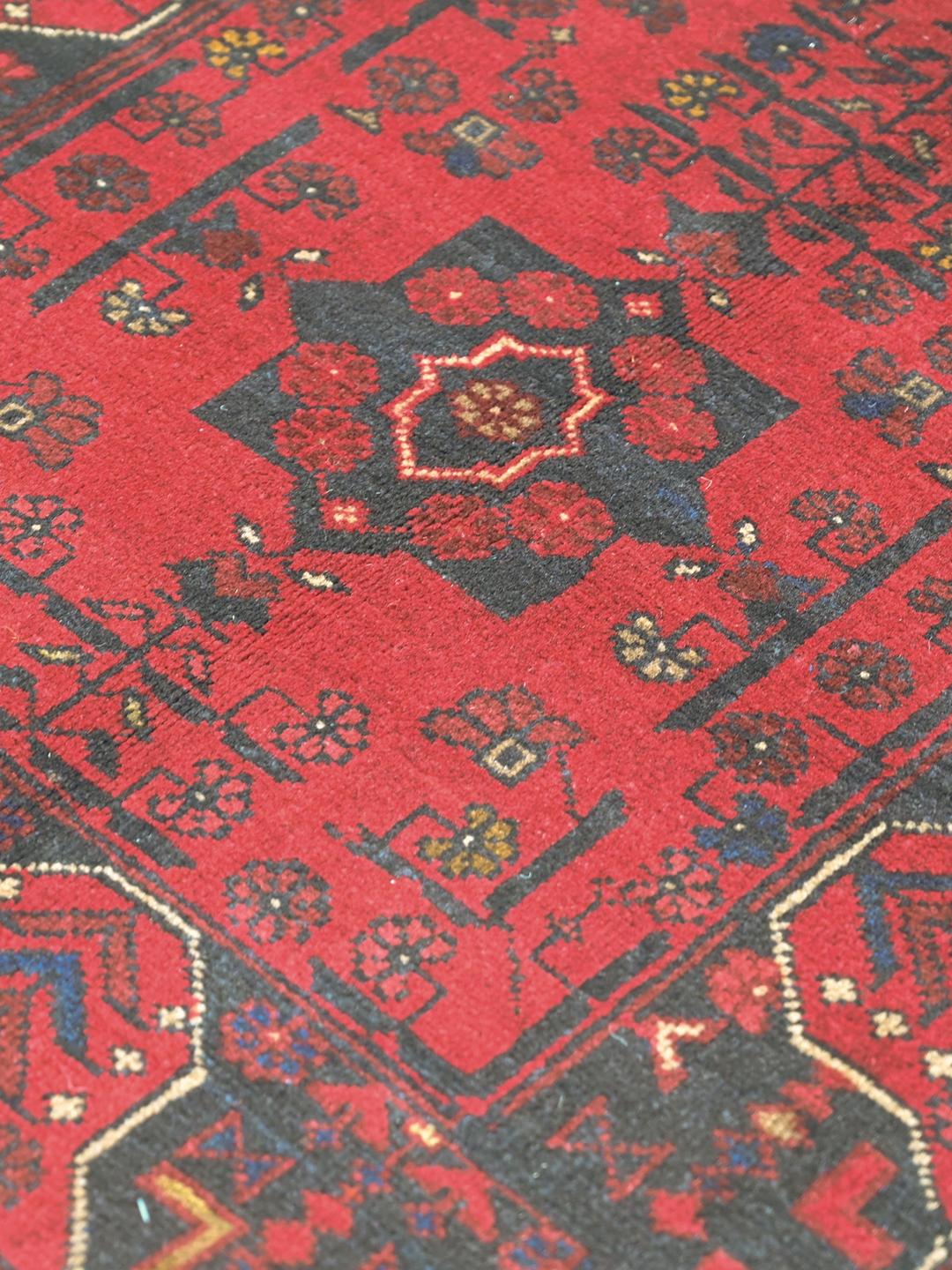 Handgeknoopt rood en donkerblauw Afghaans Khal Mohammadi wollen tapijt met medaillons