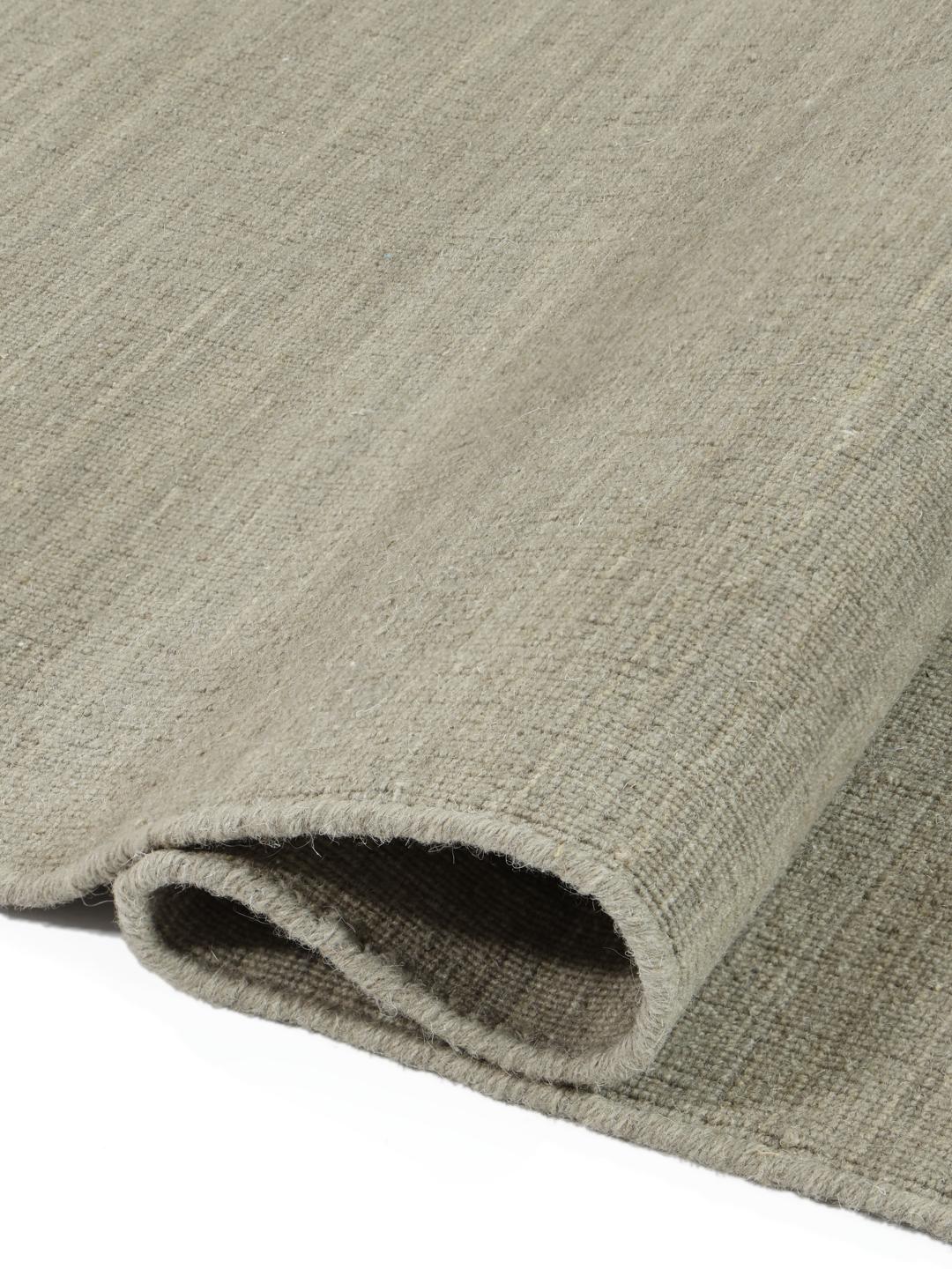 Vierkant geweven vloerkleed in lichtgrijs en beige