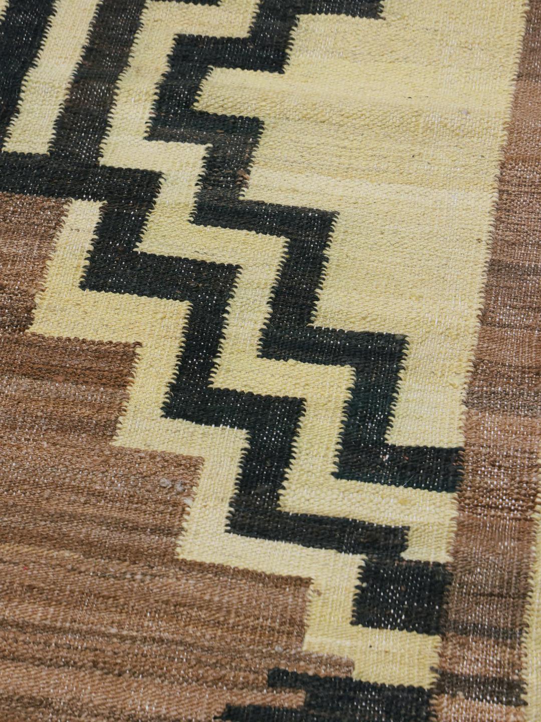 Vloerkleed uit Afghanistan in bruin
