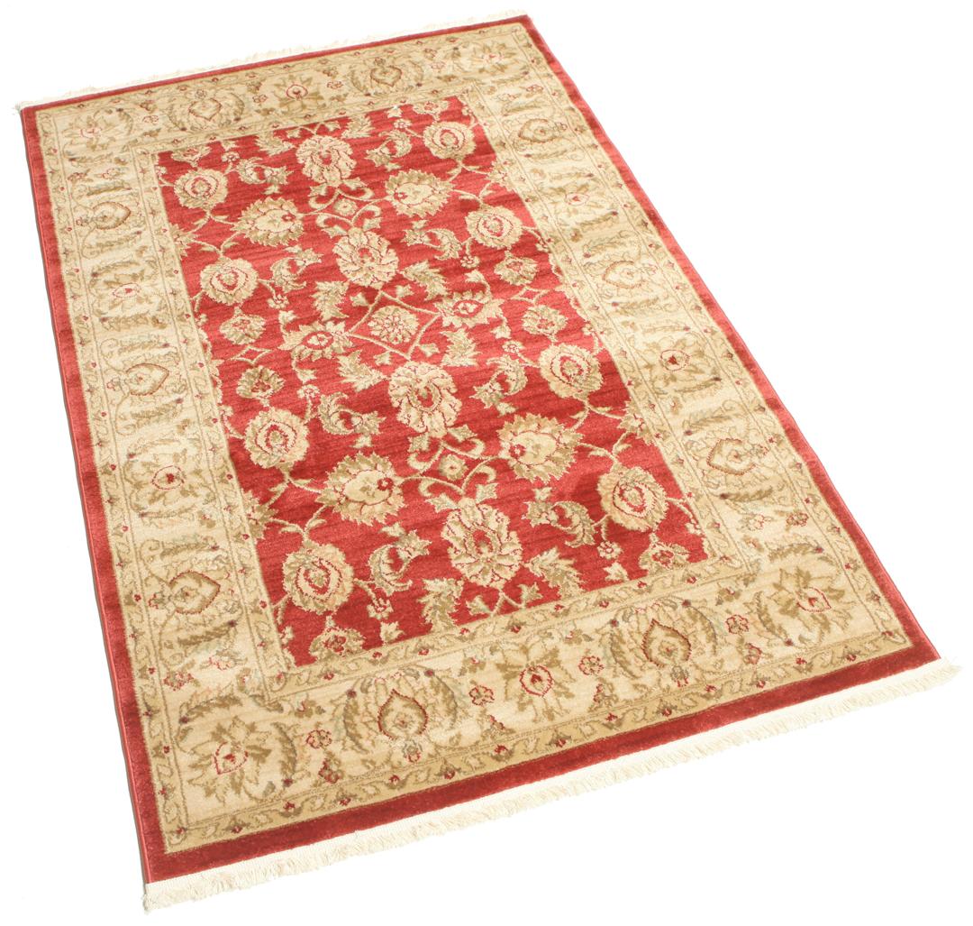 Rood tapijt met ingewikkelde bloemmotieven