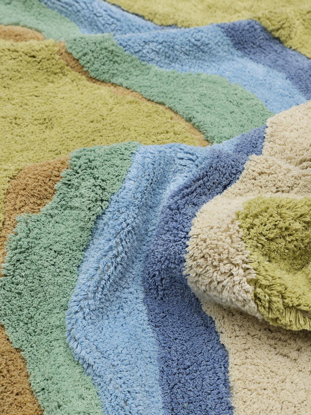 Onregelmatig gevormd katoenen kleed met een abstract blauw en groen rivierlandschapontwerp