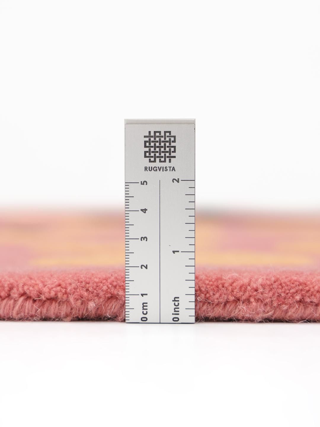 Handgetuft roze en meerkleurig diervormig vloerkleed