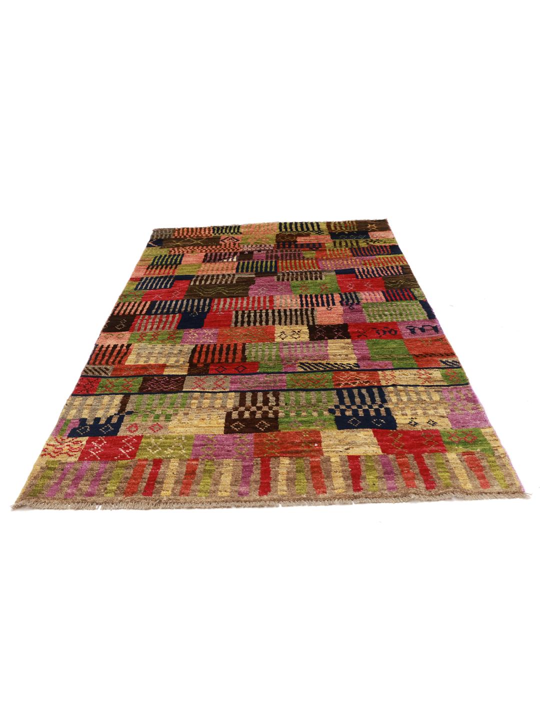 Et levende, flerfarvet håndknyttet Berber-tæppe fra Afghanistan med et patchwork-design.