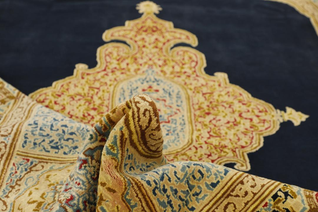 Tapis fait main en laine du Moyen-Orient en bleu