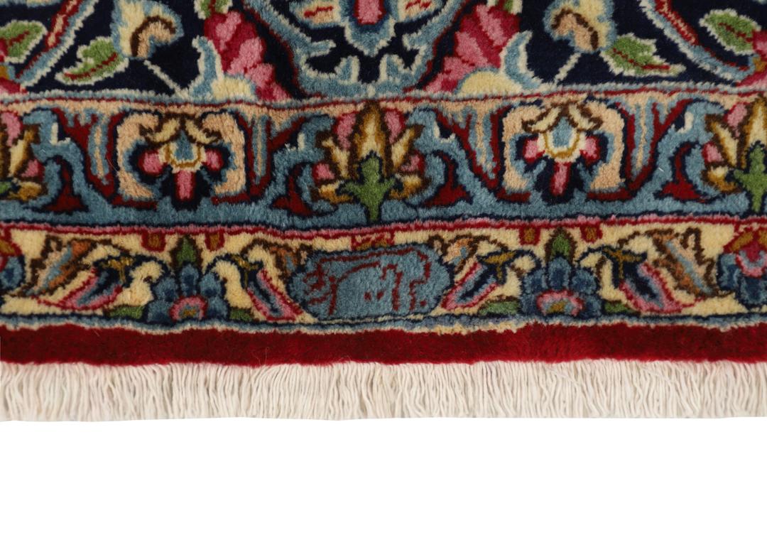 Handgeknoopt rood vloerkleed met traditionele motieven uit het Midden-Oosten van Kerman
