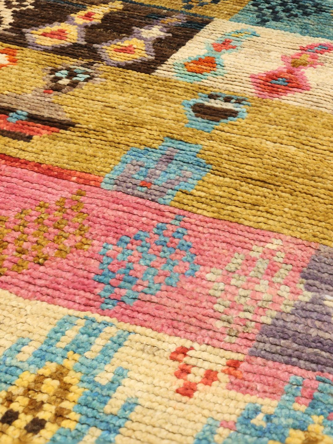 Handgeknoopt Afghaans kleed met levendige veelkleurige geometrische patronen